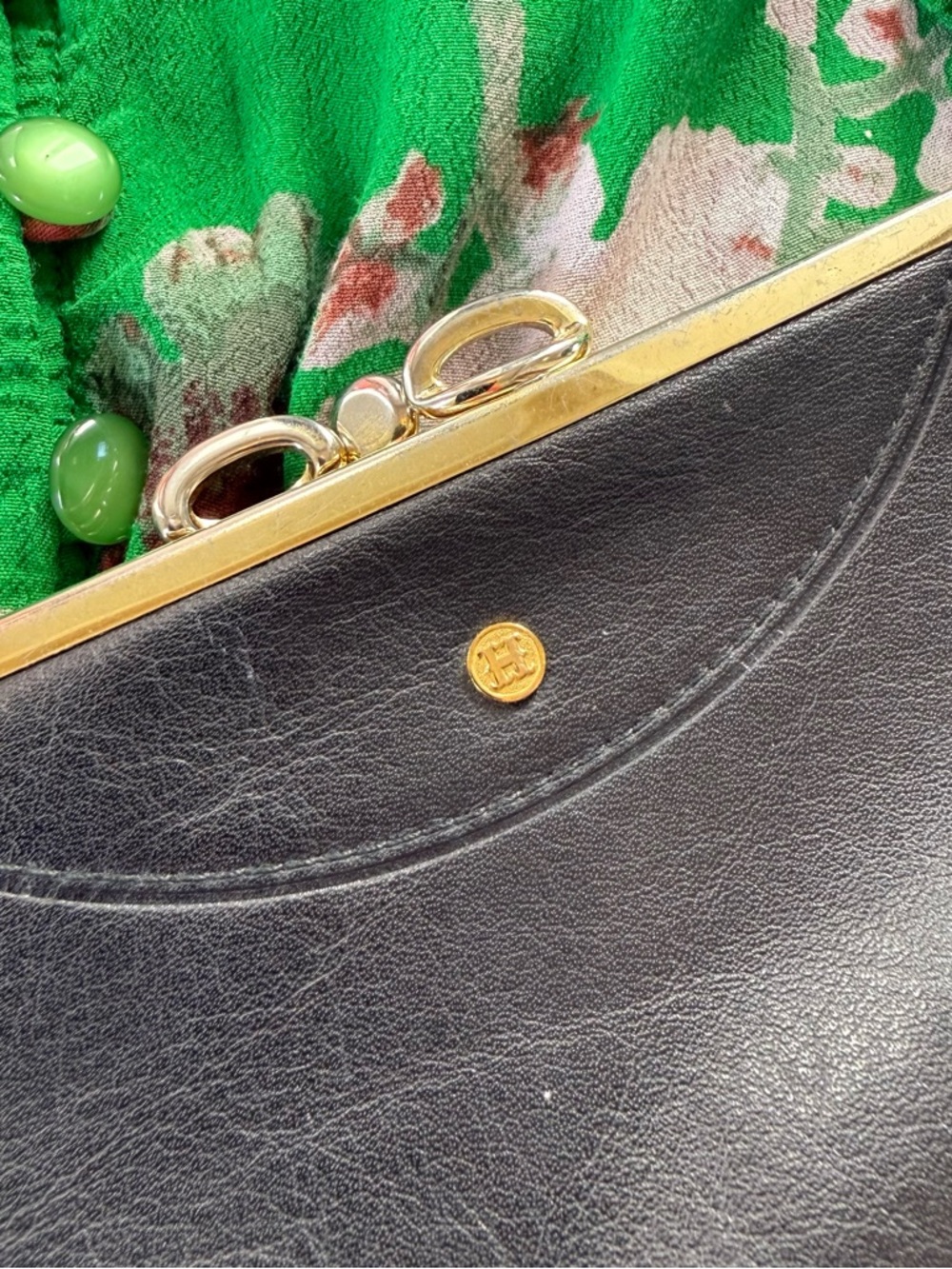 Vintage Black Leather Kiss Lock Clutch Gold Frame Structured Minimalist Classic - Picture 8 of 9